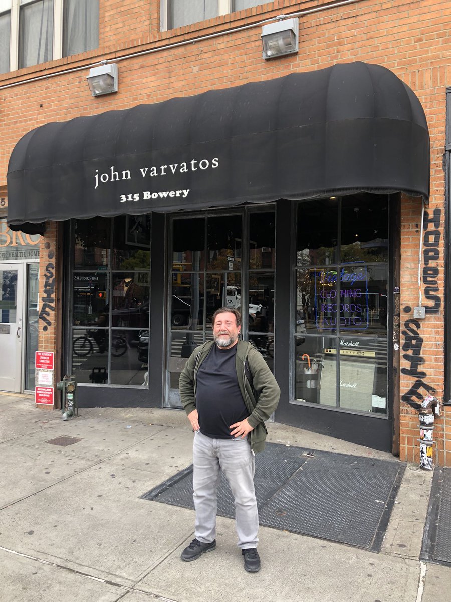 MarioKova7's tweet photo. 4 dana u New Yorku, otpadaju noge od šetanja i obilaska ali nekako su mi najdraže fotografije ove s mjesta gdje se nekada nalazio CBGB - novi gazde su jedan zid zadržali nepromijenjen u ime punk povijesti kluba https://t.co/pdslhUMcP6