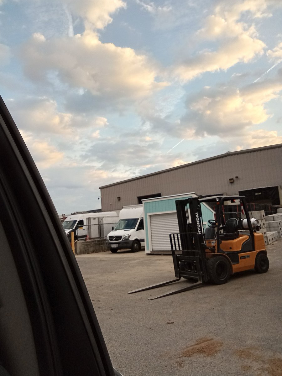 PreciousPaulE1's tweet image. GM, doing a little truck sitting this morning. Gotta set the little shed on the trailer and that&apos;s about it for today.
#YTV #CertifiedOperator 🔥🌊🔥