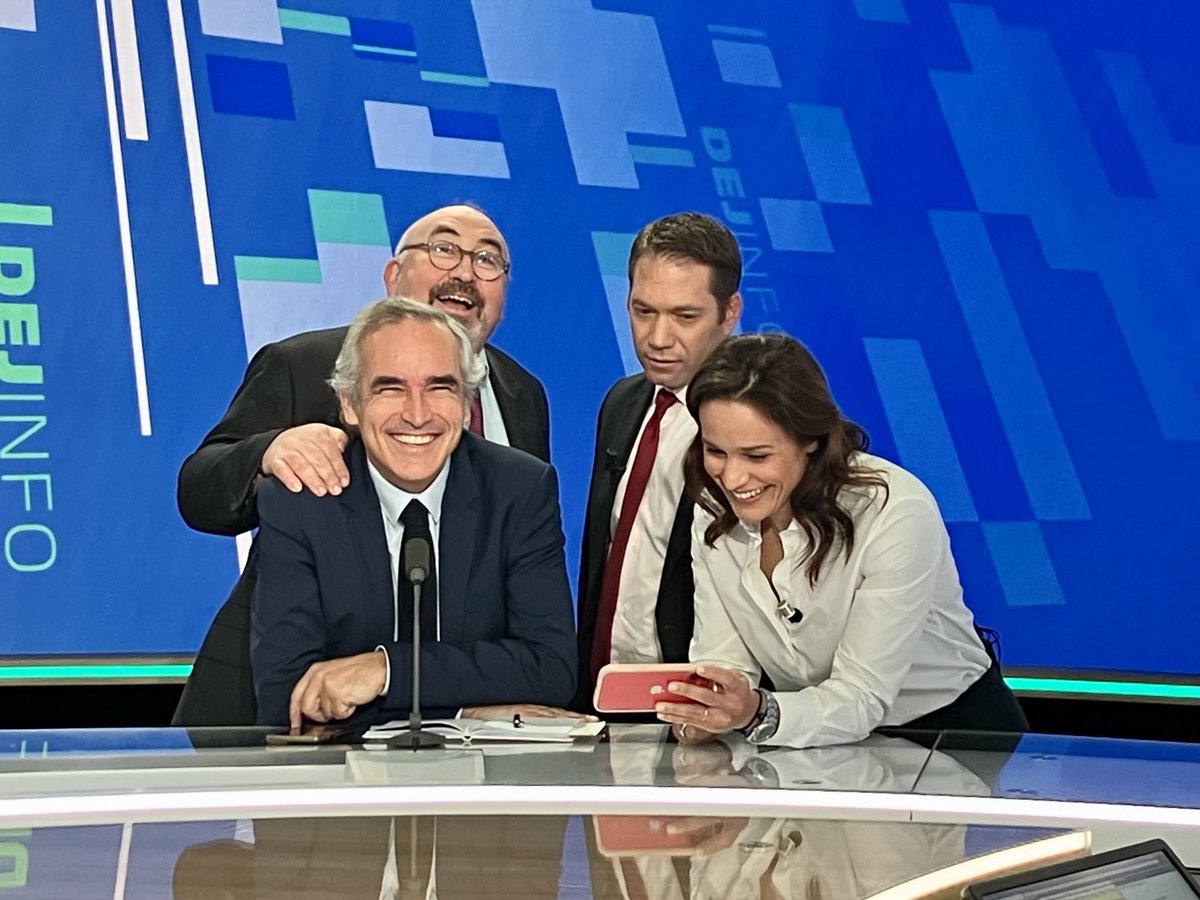 Pause pub pendant ⁦@LeDejInfo⁩ avec l’excellente ⁦<a href="/AshleyChevalier/">Ashley Chevalier</a>⁩, les valeureux convives ⁦<a href="/Manu_Lechypre/">Emmanuel Lechypre</a>⁩ <a href="/meteo_cperson/">Christophe Person</a>⁩ et la complicité de <a href="/Marine_Dessart/">Marine Dessart</a>⁩ 📷
⁦<a href="/BFMTV/">BFMTV</a>⁩ ⁦<a href="/FogielMarcO/">Marc-Olivier FOGIEL</a>⁩ ⁦<a href="/PhilippeCorbe/">Philippe Corbé</a>⁩