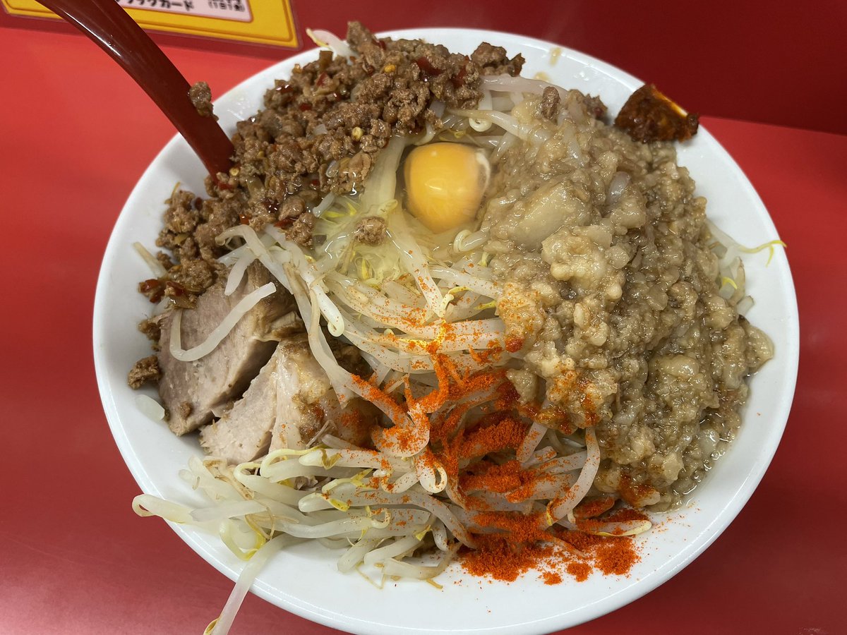 nirao2563's tweet photo. 立川マシマシ長岡店
汁なし麺小　麺300g
野菜マシ
アブラマシマシ

私の胃袋は宇宙ではないと感じさせらた。
腹パンになった😵
次はつけ麺いってみようかな。 https://t.co/CDqdGfok2N