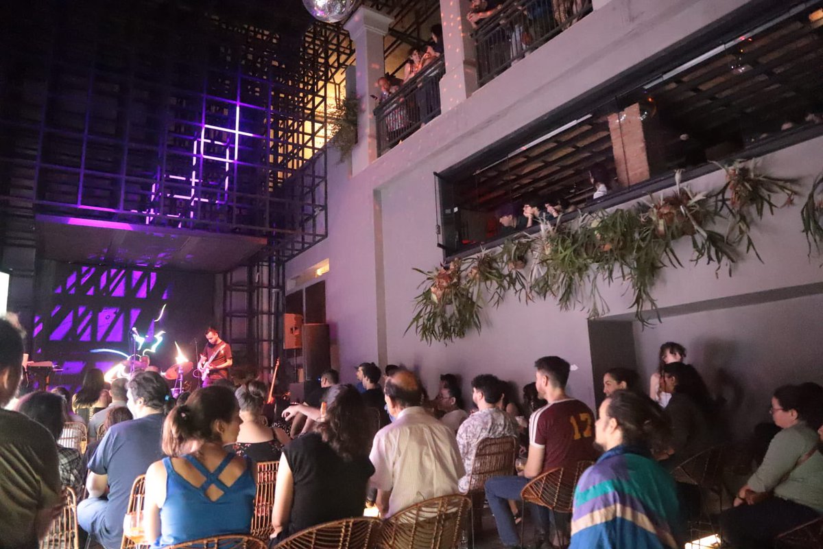 ¡Vibrantes notas de jazz resonaron en el Club Condesa ayer en el #AsuJazz! 🎷😌 Si te lo perdiste, no te preocupes. Hoy, en el 📍Mercado 4, Palma Loma Blues te espera para seguir con esta edición 🥳✌️

¡No faltes a la última oportunidad de sumergirte en la magia del jazz! 🤩🎻