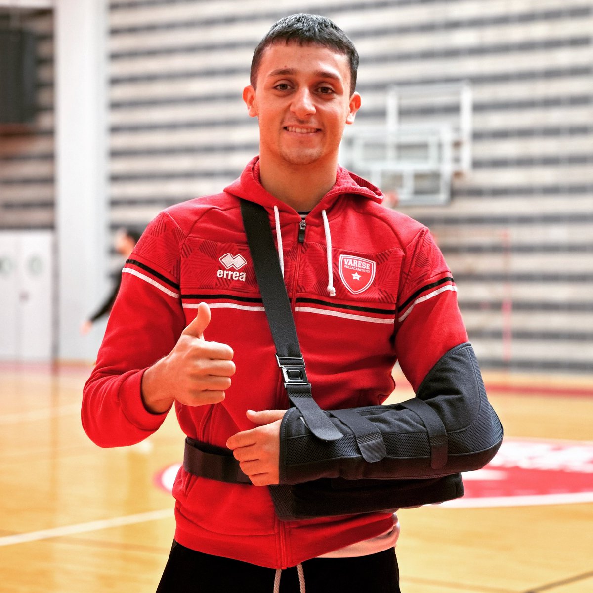 PallVarese's tweet image. Anche Matteo #Librizzi in campo per caricare i ragazzi ♥️

#NoiSiamoVarese #YourStoryOurStory