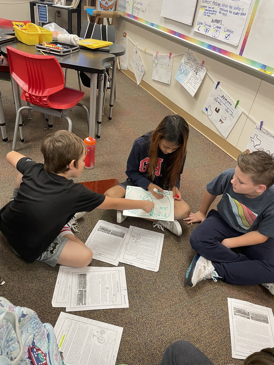 randinanderson's tweet photo. Connecting ideas between 2 informational texts #readingisthinking
#4thgrade @HMECardinals https://t.co/fskwZ2PW1E