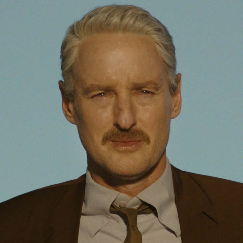 Откровение, о том, что существует версия меня, являющийся отцом-одиночкой, живущий в Кливленде, Огайо, кажется далеким эхом в коридорах моего разума. Дон, личный продавец плавучих средств с увлечением гидроциклами - это образ, который кажется и чуждым, и странно знакомым.