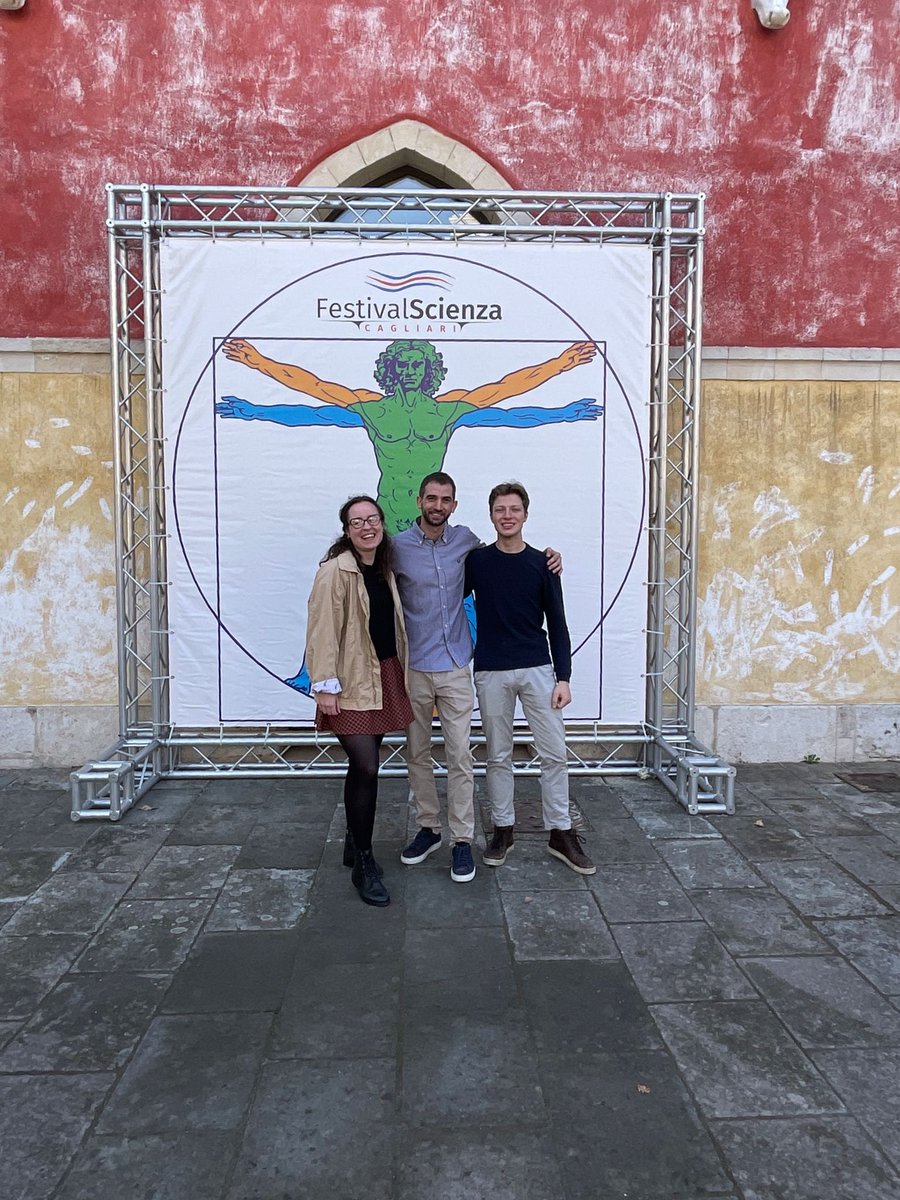 GroupSecci's tweet image. Today @AlbertoLuridia1 , @ladolcevik  and Perry, during the Cagliari Science Festival, told students and teachers about the importance of developing new photoinduced synthetic processes coupled to flow chemistry