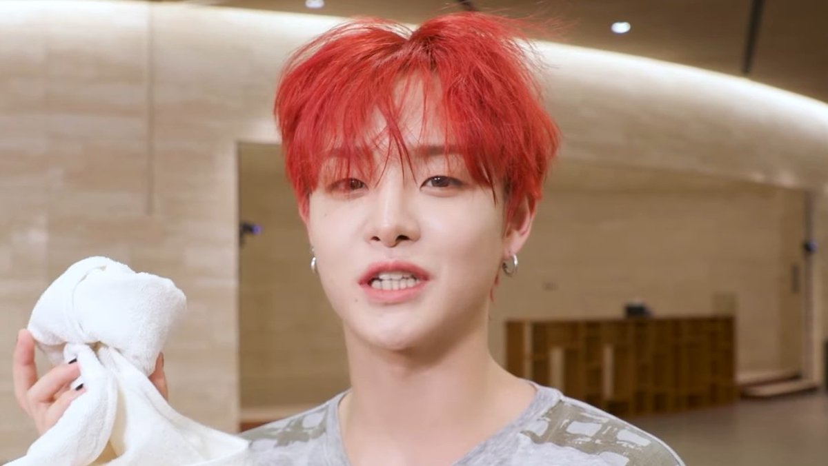 red haired barefaced jihoon is literally handsome ♡♡