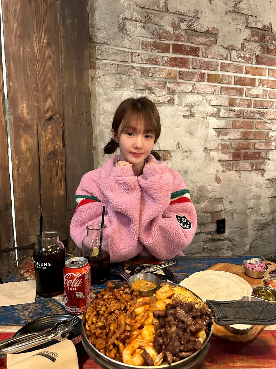 WOOAH_HM's tweet photo. [#나나]
으 추🥶
와우 밥 잘 먹고 다녀라 ! 권나연처럼

#wooah #우아 #NANA https://t.co/IwPBMlhPQz