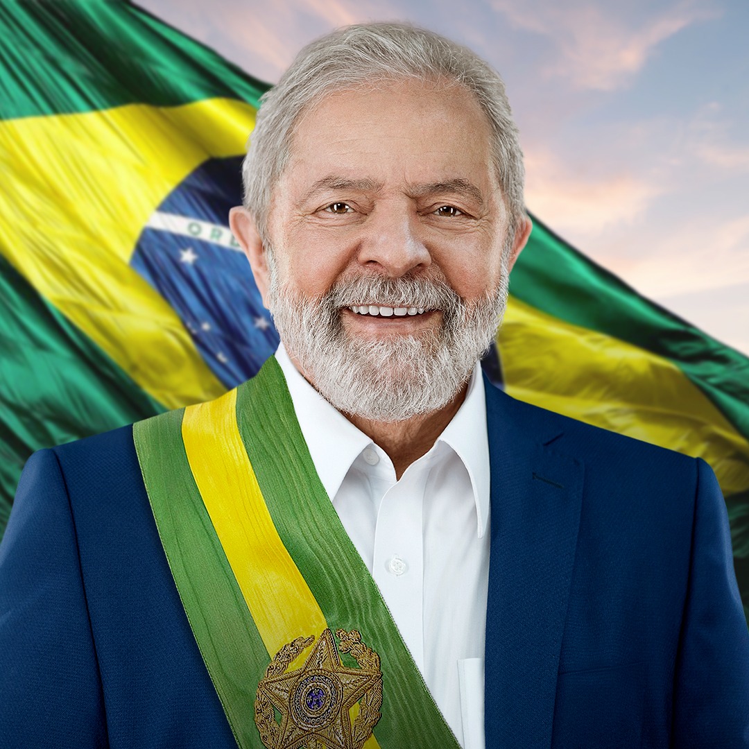 Fui desafiado por um bolsomínion patriotário a postar a foto do Presidente Lula com a bandeira do Brasil, ele disse que Lula não tem voto nem apoio aqui no twitter, vamos mostar a esse infame que Luiz Inácio teve mais de 60 milhões de votos! Aproveite e deixe um recado ao…