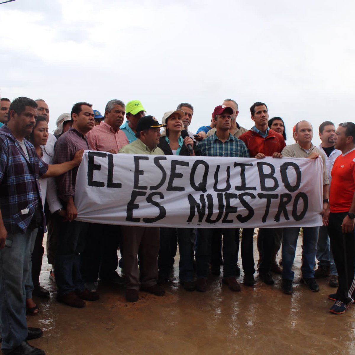 MariaCorinaYA's tweet photo. Hoy, hace 10 años, diputados a la Asamblea Nacional fuimos a Eterimbán, en el Esequibo venezolano, como un acto de soberanía.

El Esequibo es nuestro.
La Soberanía se ejerce, no se consulta. https://t.co/trW2AwP4v9