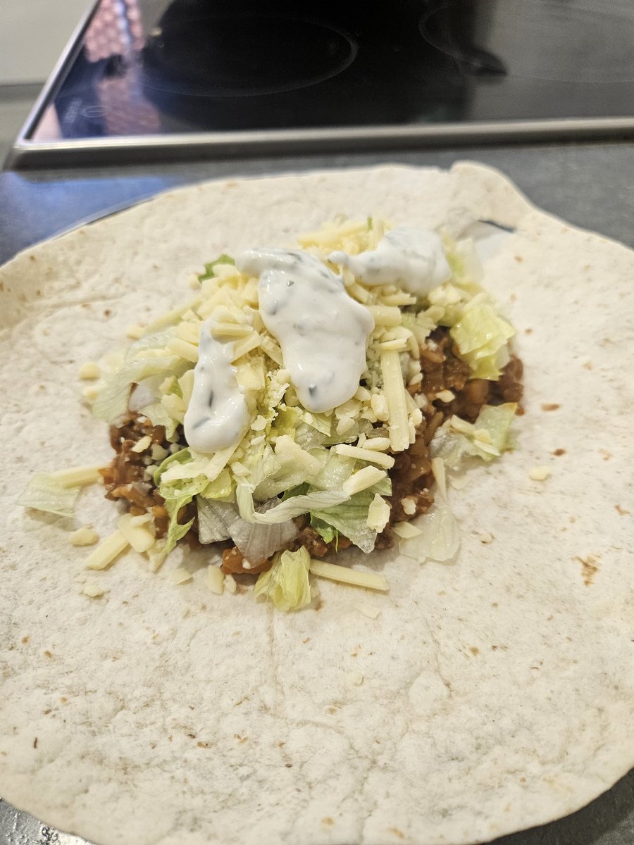 Claire78028760's tweet image. Yummy dinner today made in #cookingonabudget with @SueGall03821814 and #teamsovereign. All the patient's loved them and all have full bellies and left with a new skill 👏 @GMMH_NHS @AtherleighP #therapyteam