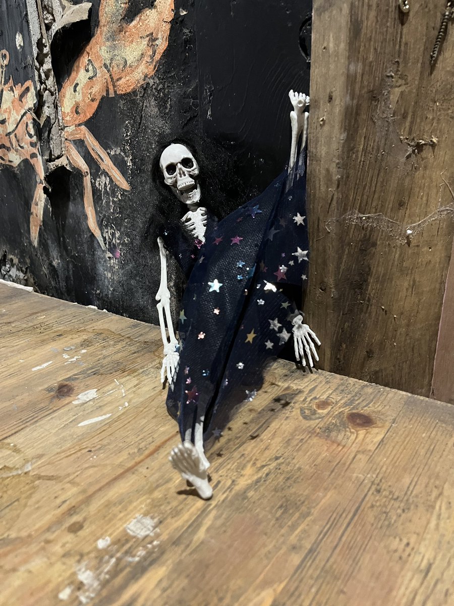 Me &amp; @_tww_x had <a href="/HauntedScouse/">Haunted Scouse TV</a> up the wall last night at Antwerp mansion 👻  Seriously though what an amazing experience with what seems to have been a lot of activity 😳 
Video will be released 15th December so get subscribing to their channel: youtube.com/@HauntedScouse