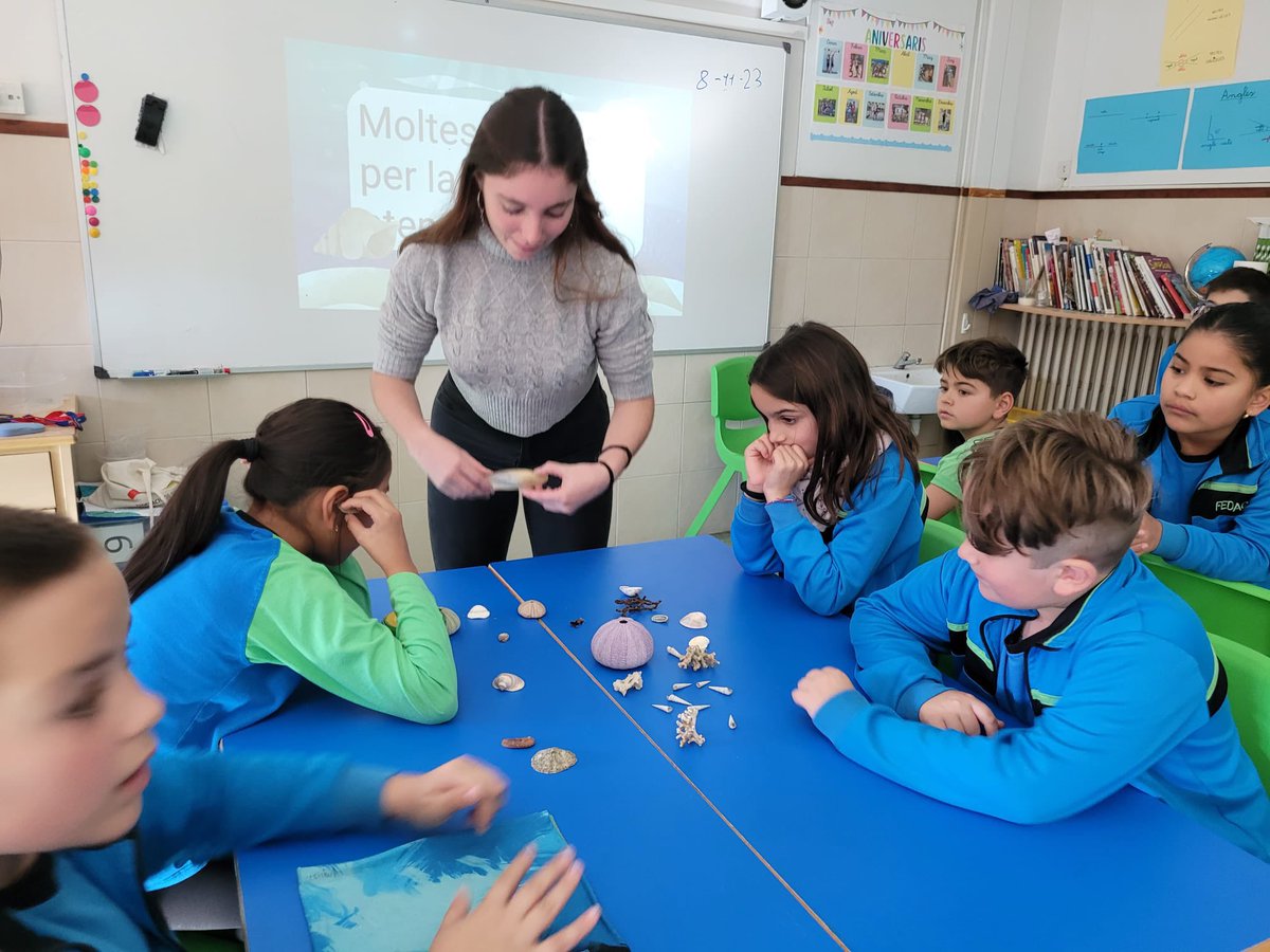 FEDACSantFeliu's tweet photo. A 4t de Primària ens ha visitat la Carla Canet, científica marina i ens ha explicat la flora i la fauna del Mar Mediterrani!!
Moltes gràcies Carla ens ha agradat molt!!
#avuixdemà2024 #passióxeducar 
#elpoderdelesplantes #mediambient #treballxprojectes https://t.co/mxb0fjbT2b