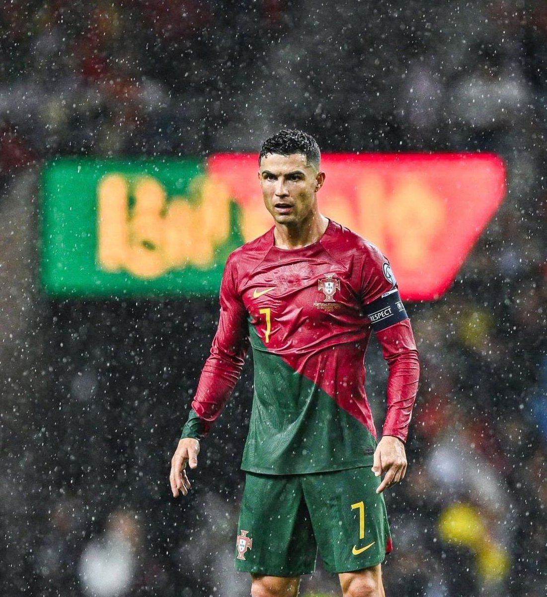 CR7xWorld's tweet photo. 🚨— رسميًا : 

إستدعاء الاسطورة كريستيانو لقائمة منتخب البرتغال التي ستخوض تصفيات يورو 2024. 🐐🇵🇹 https://t.co/v7y9XBh036