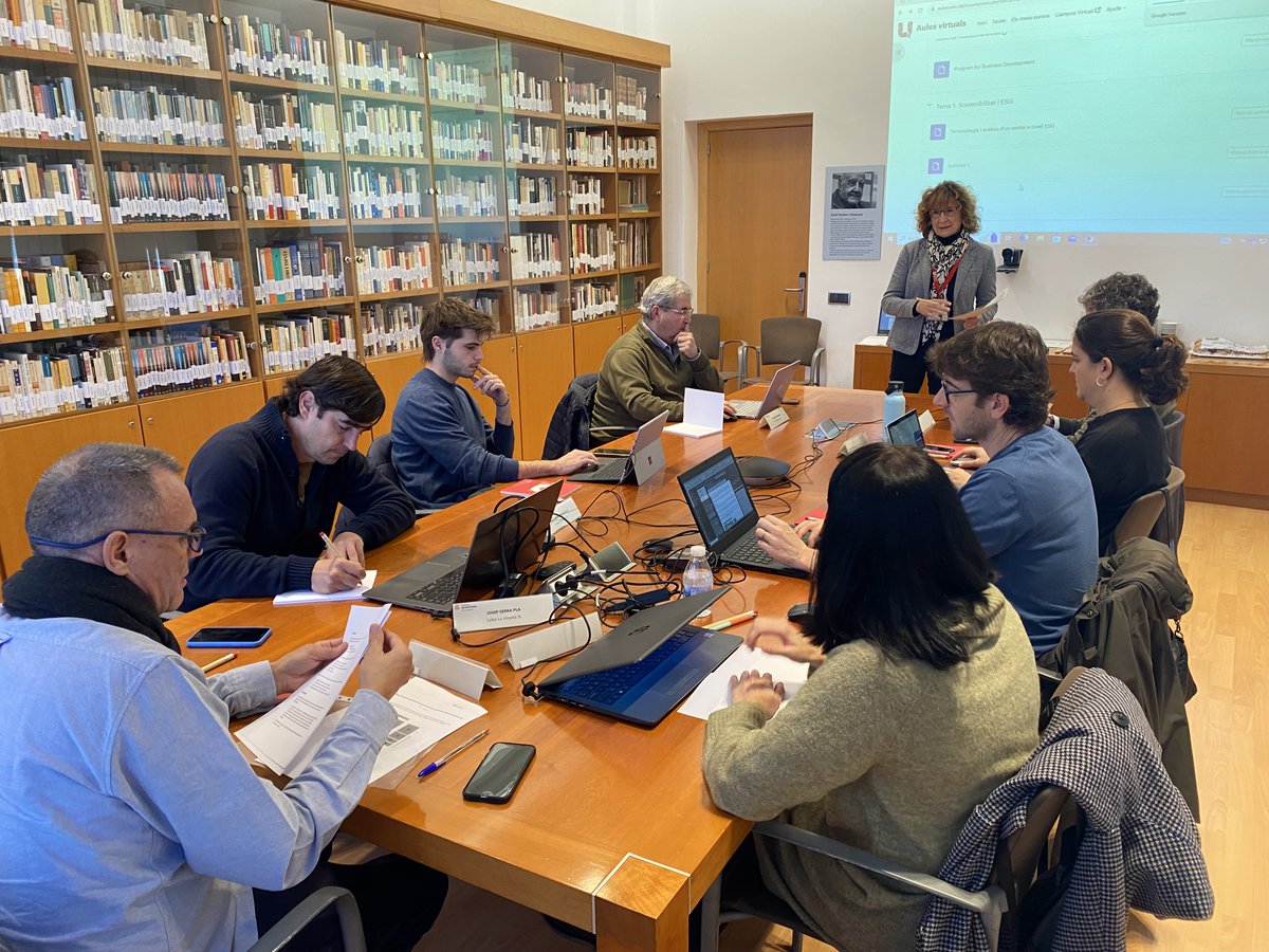 Curs iniciat a Vic de #formació per a directius d’#indústria #alimentària “La #sostenibilitat a la indústria alimentària: com comunicar valors i fer negoci”    Organitza: <a href="/innovacc_cat/">INNOVACC</a> <a href="/clusterinnovi/">INNOVI</a> <a href="/cataloniagurmet/">Clúster Food Retail de Catalunya</a>
Lloc🚩<a href="/uvic_ucc/">UVic-UCC</a>
Amb el suport <a href="/accio_cat/">ACCIÓ</a>