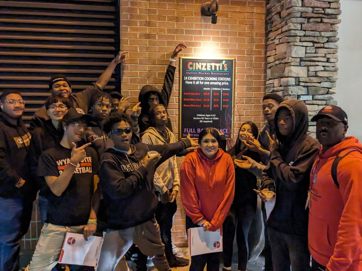 Wyandotte All-American Academic Program Introductory Dinner! ✊🏿📚🧠
#BuildingCulture #kansascitykansaspublicschools #Wyandotte #mentorship #teamwork #basketball #AcademicSupport #education #kckps #AllAmerican