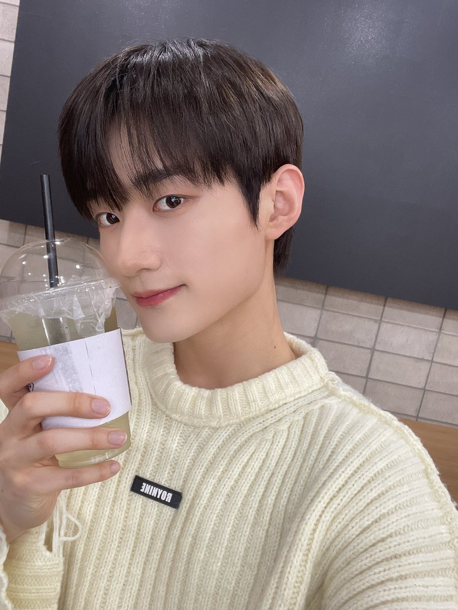 by_verivery's tweet photo. [#용승]       

오랜만의 캐모마일🌼

#YONGSEUNG #베리베리 #VERIVERY https://t.co/0UqnQbYYET