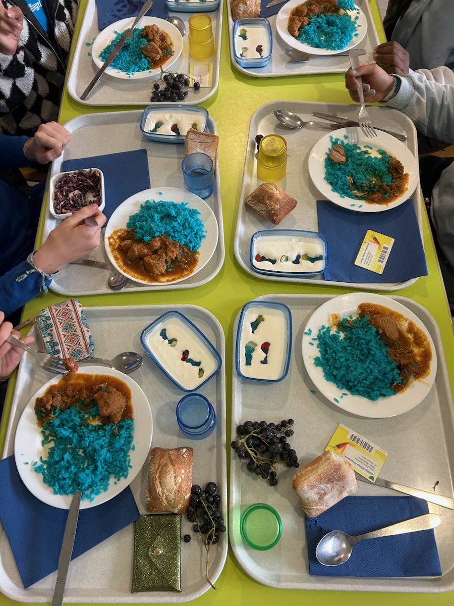 AlienorBordeaux's tweet image. Retour en images sur la journée du 09/11 au collège @AlienorBordeaux @AcBordeaux @gironde . 🙏🏾à tous les élèves et personnels pour cette mobilisation collective « Tous en bleu contre le harcèlement »
#NAH #HarcelementScolaire #CESCE #Solidarité