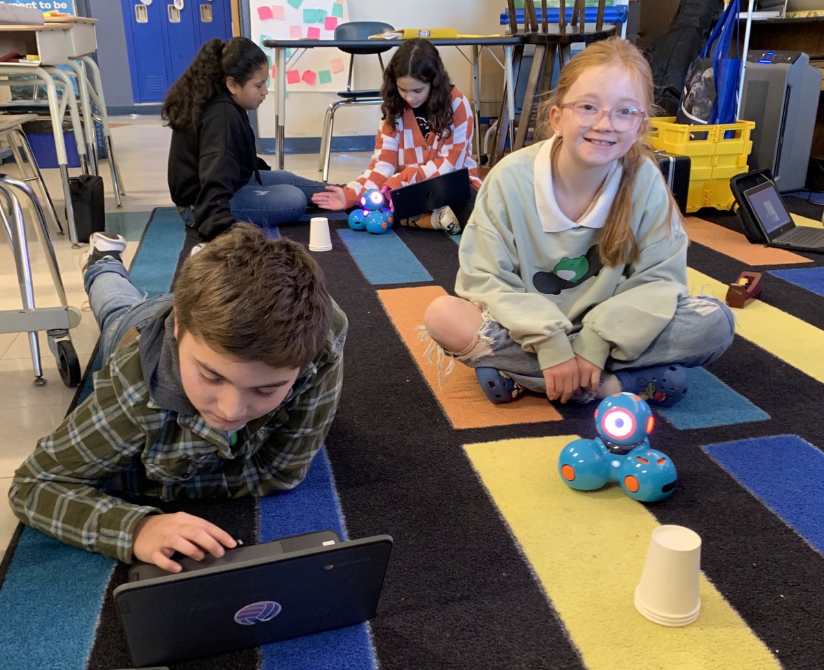 Thank you for bringing your robots to Room 142, Mrs.Bonnell! Coding Rocks!! 🤖