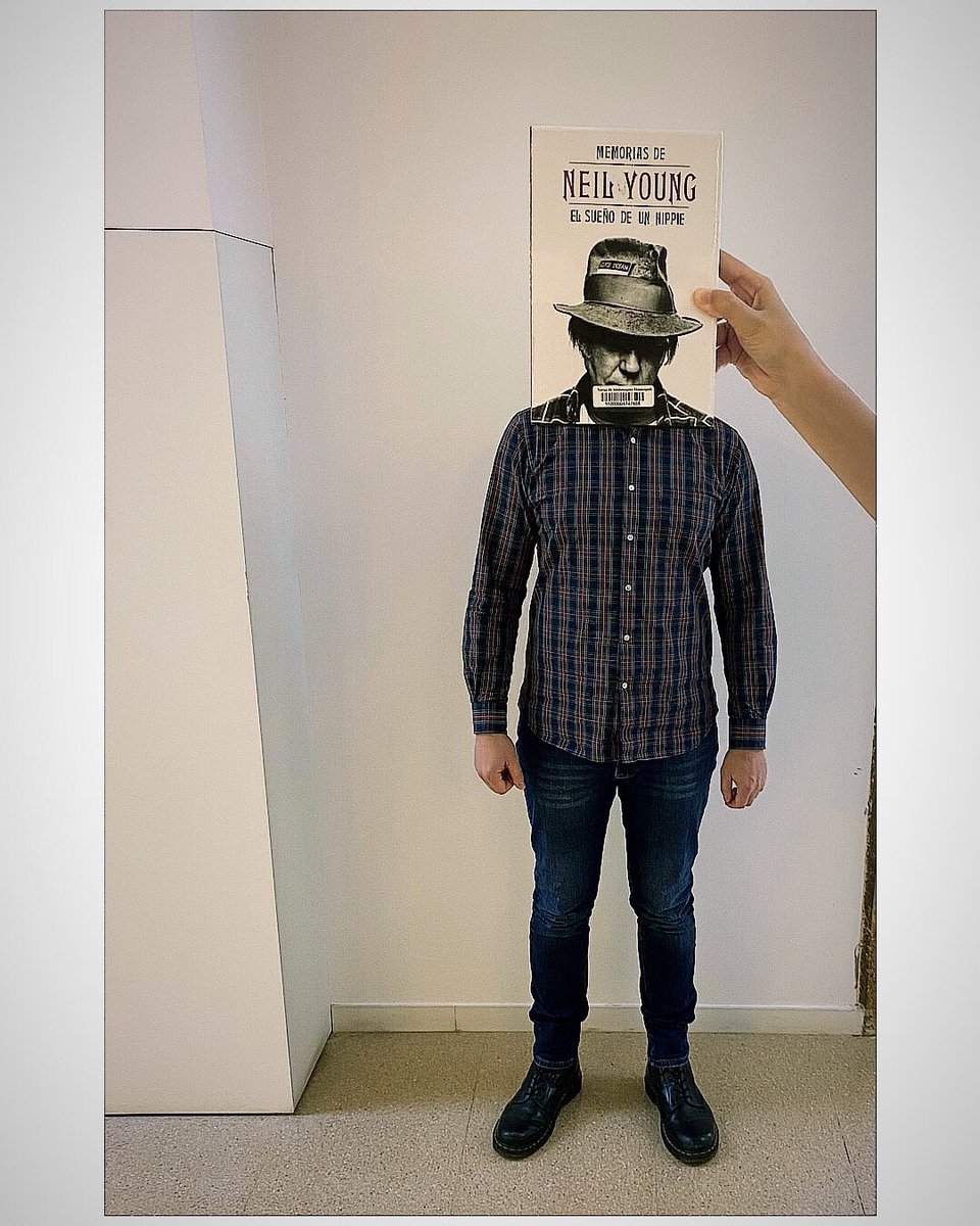 Al #bookfacefriday d’avui #usrecomanem “Memorias de Neil Young: el sueño de un hippie”, una autobiografia on el músic ens explica els seus records i intimitats.
.
#bookface #sabadell #sabadellcultura #bibliodeponent #neilyoung #biografia #biography #publiclibrary