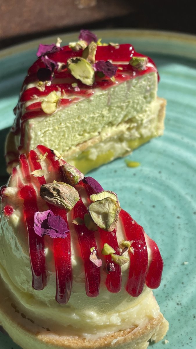 Novedades de la carta! Tartaleta de Semifrío de Pistacho con Crema de Limón  #ellaul #restaurantespuertodesantamaria #restaurantes  ##elpuertodesantamaría