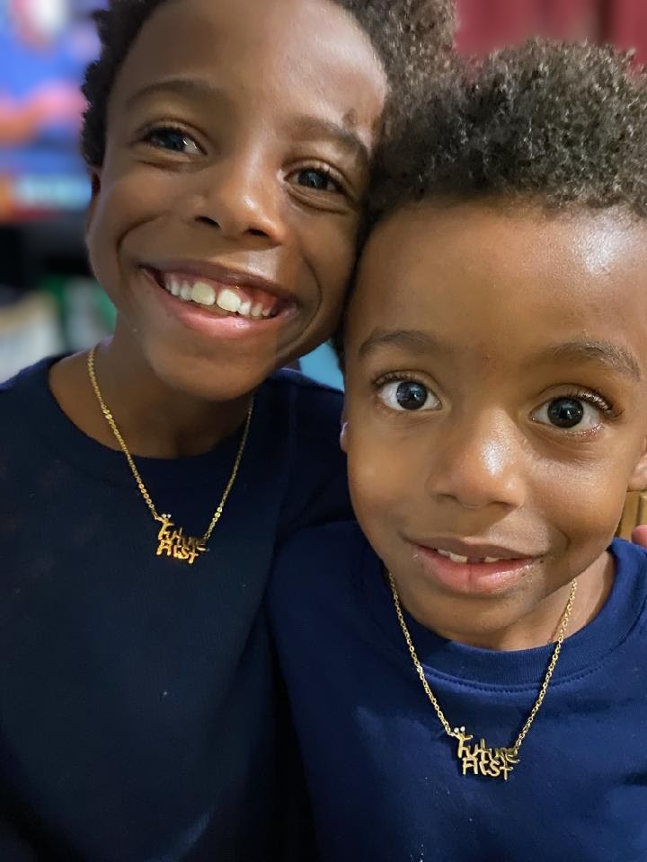 mommydrakeford's tweet image. Good morning framily! As this holiday season begins, let&apos;s consider how we can continue to uplift our community starting with the most promising. Our children. Give them the gift of THEIR future toward being the first...

#futureloading
#IMAGINE
trendziostore.com/products/futur…