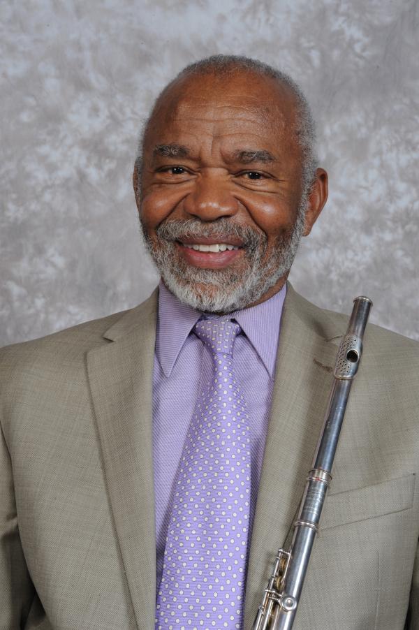 TheVelvetVoyce's tweet image. BOTD in 1939 in Houston, TX....the 2nd of the 8 Laws children, Happy 84th birthday to flutist Hubert Laws!