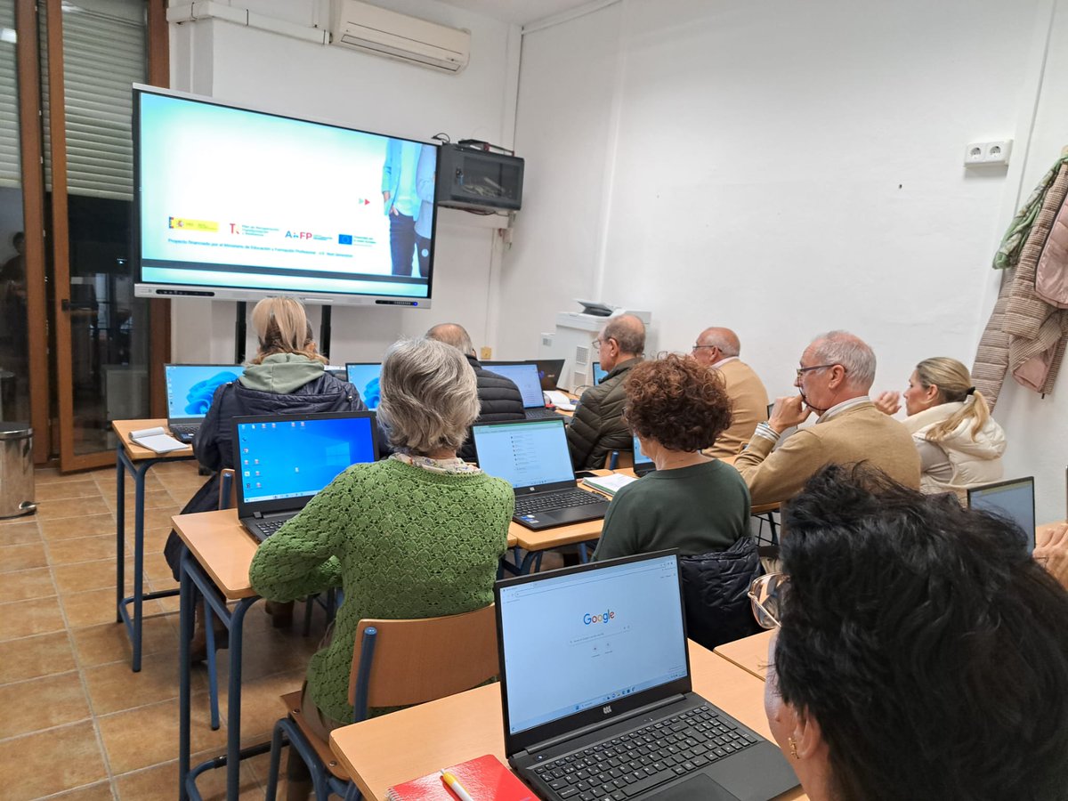 ceper_Ribera's tweet photo. Están en marcha los cursos de Capacitación Digital ofertados por La Consejería de Educación y el Ministerio de Educación y Formación. Esta primera edición ha sido todo un éxito. Al rededor de 100 ciudadanos y ciudadanas se han inscrito en nuestro CEPER Ribera del Guadalquivir https://t.co/Kjbp9HuZU5