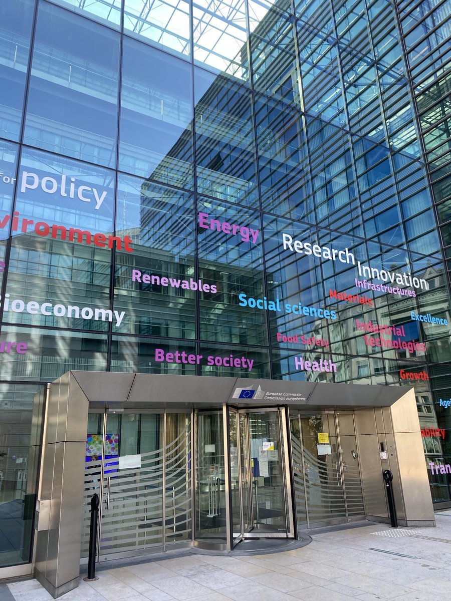 Happy #WorldScienceDay! Science has the power to transform our lives! We have to foster trust in science and support evidence-based solutions to create a more sustainable world!
<a href="/EU_ScienceHub/">EU_ScienceHub</a>  contributes by shaping policy decisions to positively impact our society!