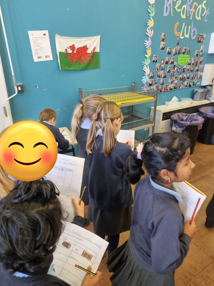 OLSMtweeters's tweet photo. Dosbarth Tri enjoyed investigating and exploring materials and their uses in school.
#ambitious #curious #EAS_STEM #science https://t.co/L3gPoUAdYu