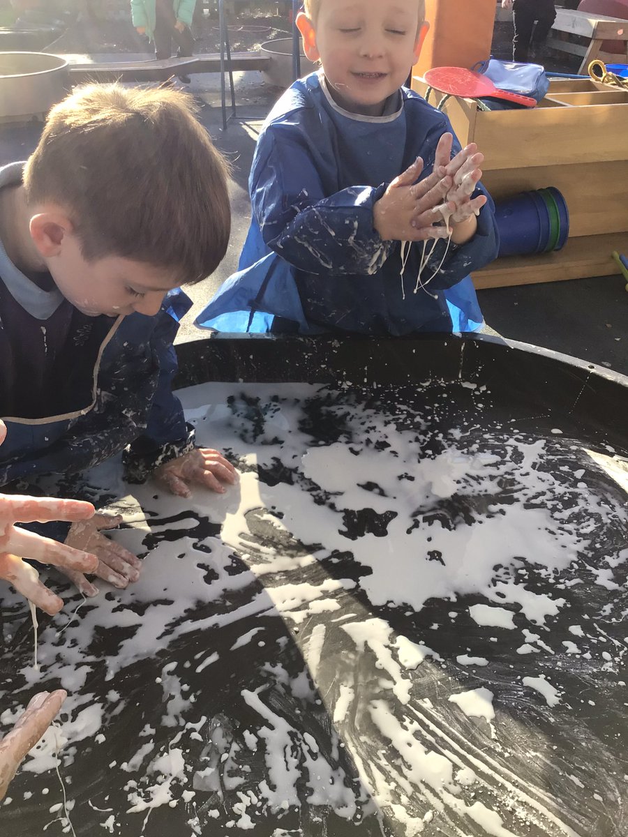 BraeburnPrimary's tweet photo. Team lions been scientists exploring gloop on world science day. #BraeburnScience #BraeburnEY @EarlyExcellence @ExplorifySchool @STEMLearningUK https://t.co/apOZbE1qa7