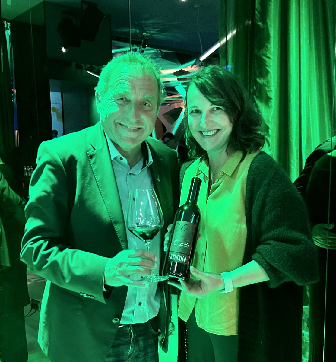 HofmannAviation's tweet photo. #winetesting yesterday with winemaker Silvia Heinrich in Vienna at the Aviation Get-together by @vienna_airport 

#hofmannaviation #luftfahrtexperte https://t.co/1buqdT6568