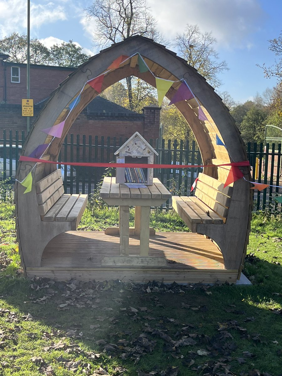 The reading pods are open! What a lovely celebration at break time with books and music and biscuits. Readers have a cosy outdoor spot to spend their break time 🫶🏼🥳📚