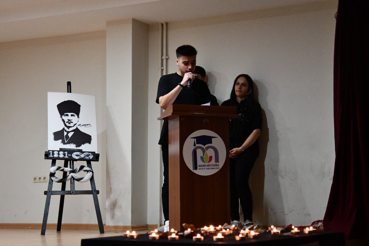 Okulumuzda bugün 10 Kasım Atatürk’ü Anma programı gerçekleştirildi. Türkiye Cumhuriyeti’nin kurucusu Gazi Mustafa Kemal Atatürk saygı ve minnetle anıldı.