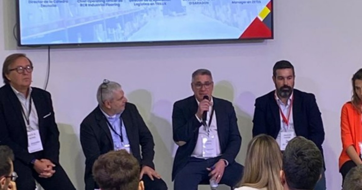 Ayer tuvo lugar la jornada técnica "Reducción de Costes en Almacén, Automatización vs Outsourcing" en ITAINNOVA, de la mano de ALIA - Clúster Logístico de Aragón. #TRILUX participó exponinedo la aportación que los sistemas de #iluminación inteligentes pueden hacer en este ámbito.