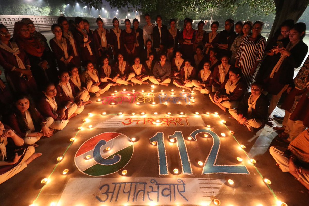 newstrackmedia's tweet photo. #लखनऊ - एक दिवाली ऐसी भी! 

#डॉयल_112 की महिला संविदाकर्मियों ने रंगोली और दिये जलाकर मनाया त्योहार।

#Lucknow #Dial112Protest #Dial112 https://t.co/jXfXeYFvX6