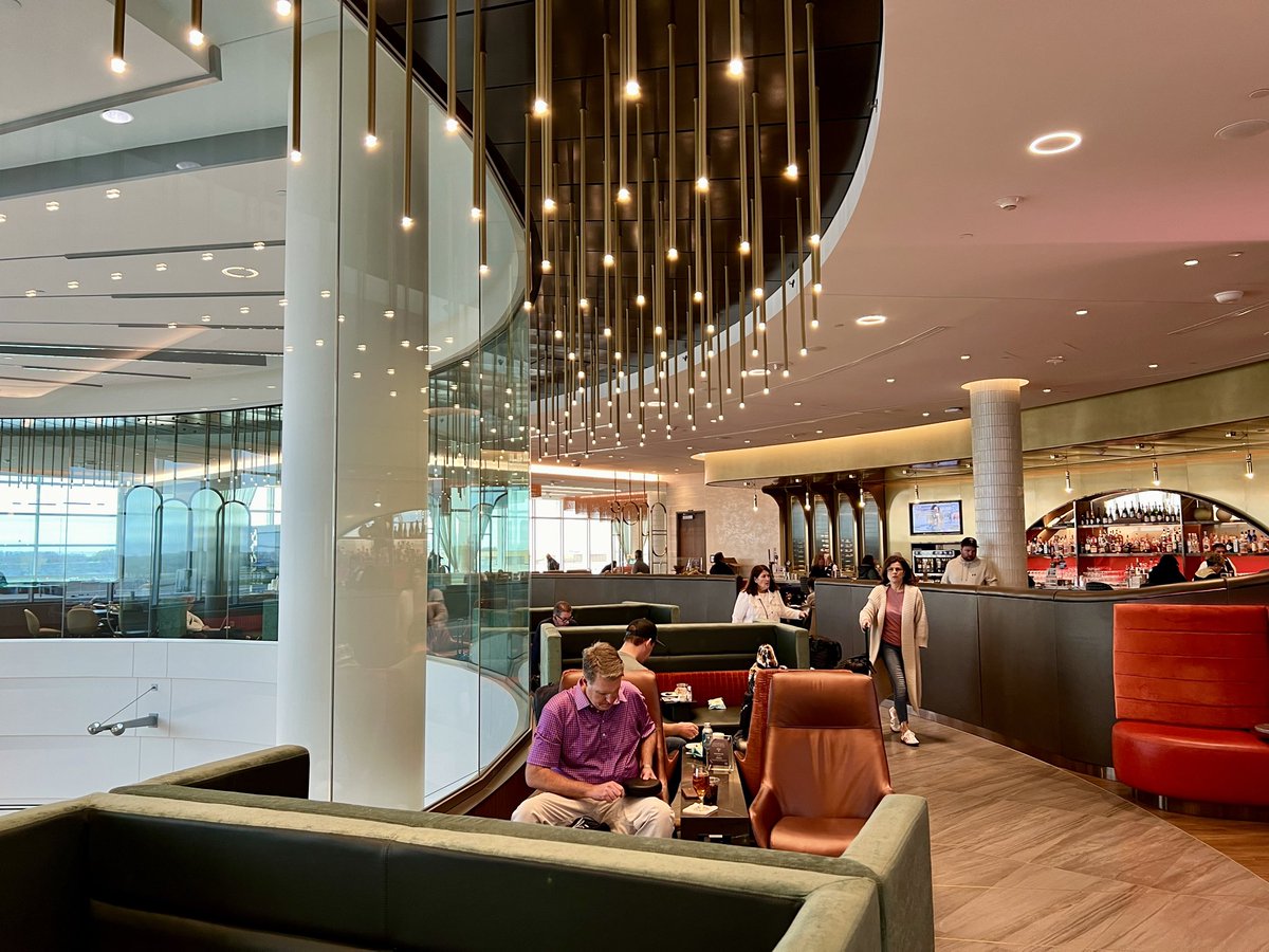 kpottermn's tweet photo. Maybe it’s the homer in me, but I think the new Sky Club at @mspairport might just be Delta’s best in the country.

Great decor and vibe overall. Even when it’s busy, it doesn’t feel THAT busy. And the year-round outdoor space is amazing - yes, even now. https://t.co/rCNU5LepzH