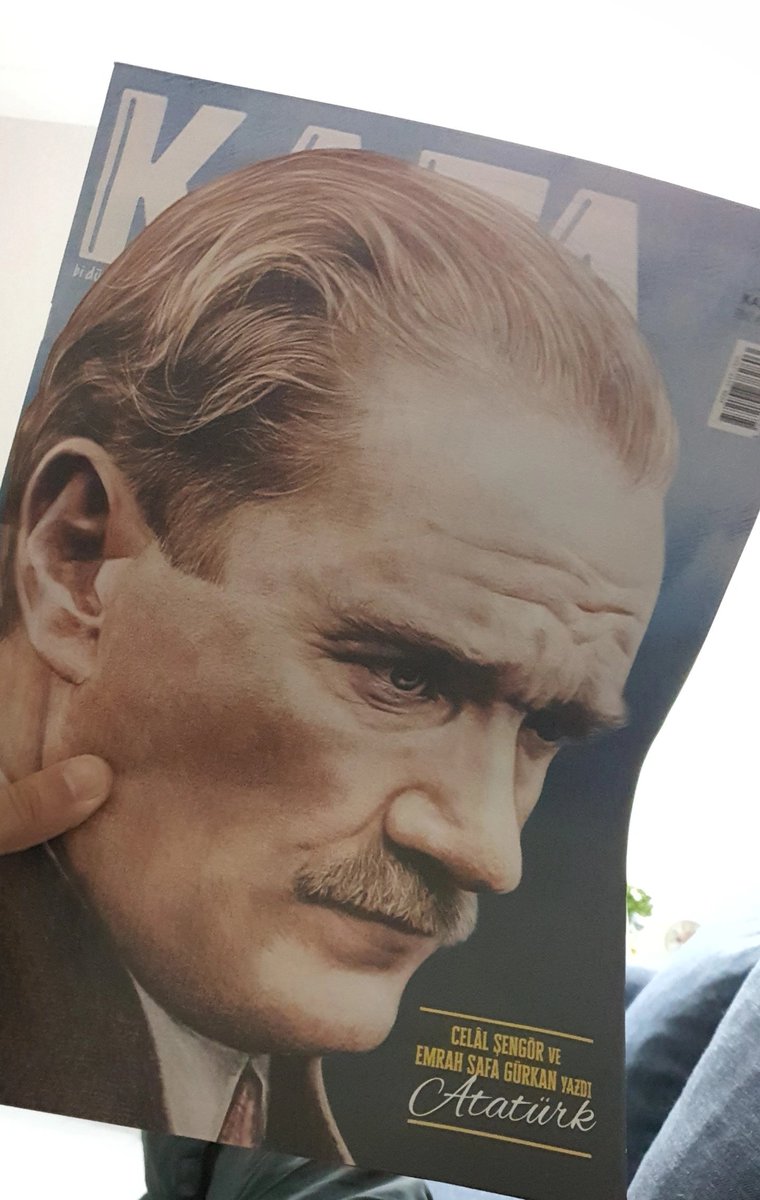 idosancak's tweet image. - SİYASİ GÖRÜŞÜNÜZ NE OLURSA OLSUN (!)
Bu sayıyı alın ve etrafınızdaki herkese aldırın  lütfen .
Laf olsun diye değil , uyanmak ve kendimize gelmek için . 
Atatürk , Cumhuriyet ve bugün üzerine ;
muhteşem bir ilk 3 sayfa .
Kesinlikle okunmalı !

#KAFA @kafadergisi