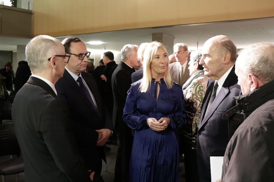 🟠Hem assistit a la conferència 'La Constitució d'Andorra. Una constitució moderna?', a càrrec de l'expolític i advocat Miquel Roca i Junyent

👆L’acte, organitzat per <a href="/AndorraGesco/">Gesco</a>, s'ha celebrat al vestíbul del <a href="/ConsellGeneral/">Consell General</a>