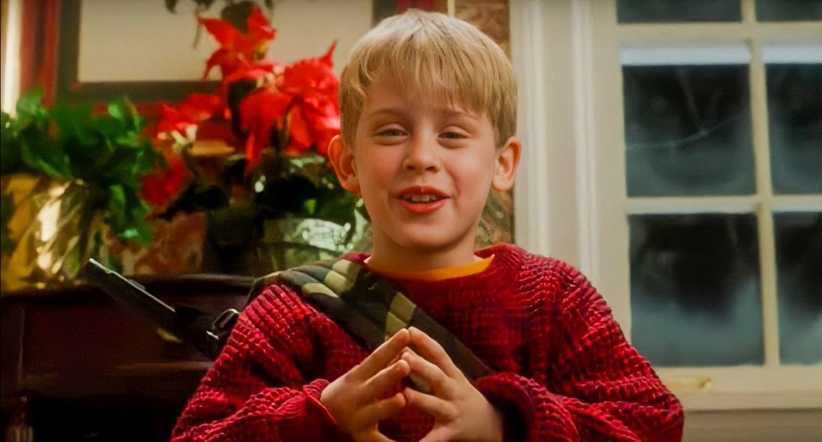 ImagenRetro's tweet photo. Un día como hoy pero de 1990, se estrenó en Estados Unidos "Home Alone". Se cumplen 33 años de la icónica cinta navideña. 🏠🎄 https://t.co/thQmk75CW3