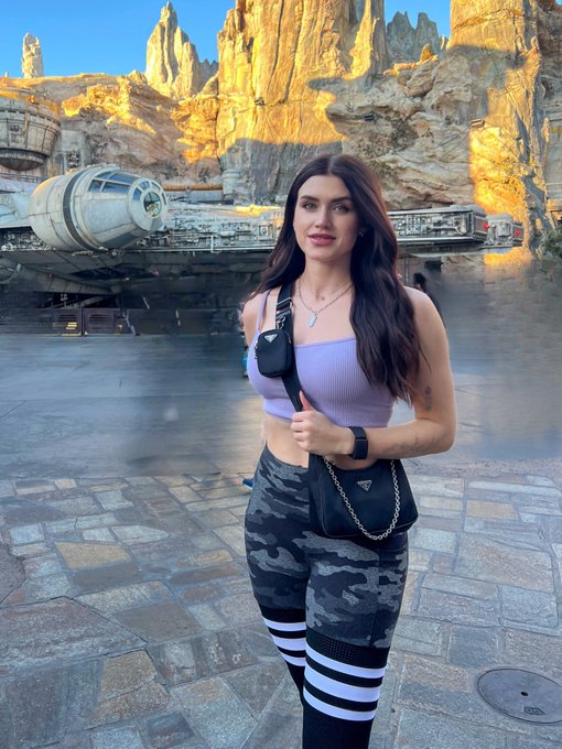 1 pic. Light or Dark side? ?? https://t.co/MItdXEgTJh