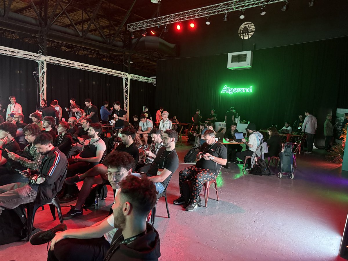 ryanRfox's tweet image. lighting up the hacker house #LABITCONF