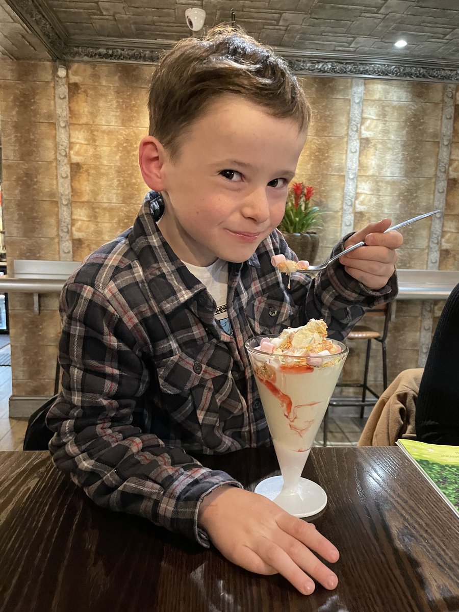 0Williamson's tweet photo. ⁦@JCAWakefield⁩ very proud of his show and tell so a well deserved treat 😀 https://t.co/9LUouhGrnJ