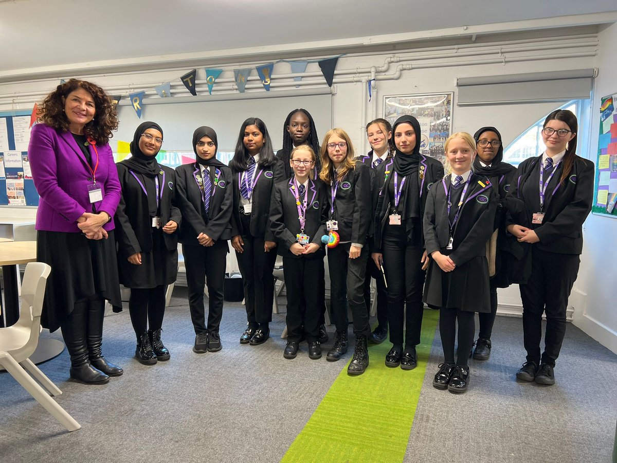 Excellent morning meeting pupils @newlandschool #ParliamentWeek Talking all things about women in leadership, House of Commons, GSCE citizenship, volunteering and life of an MP. Also had a great tour of the school! Thanks for the invite.