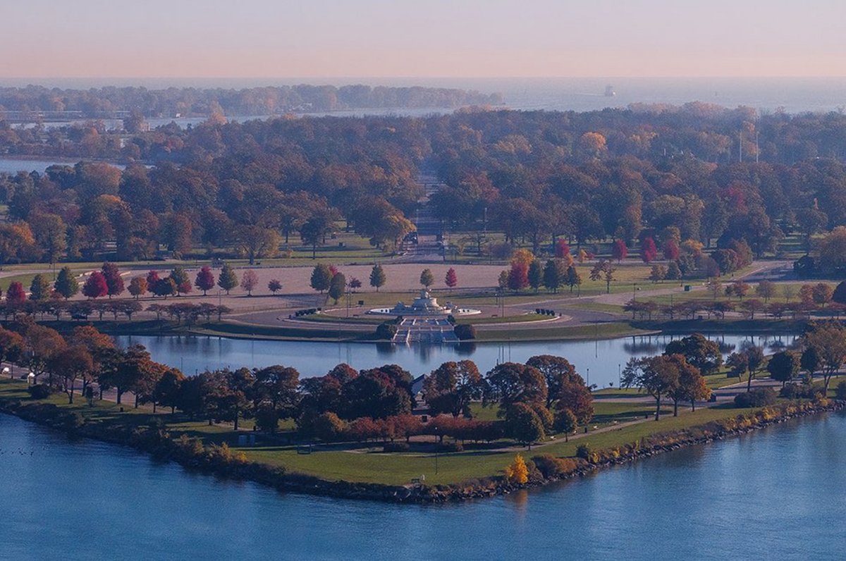 Belle Isle, located in the heart of the Detroit River, is a unique and iconic urban oasis with a rich history and diverse natural beauty. As the largest city-owned island park in the United States.

Photographer📸: @rsouthen on IG