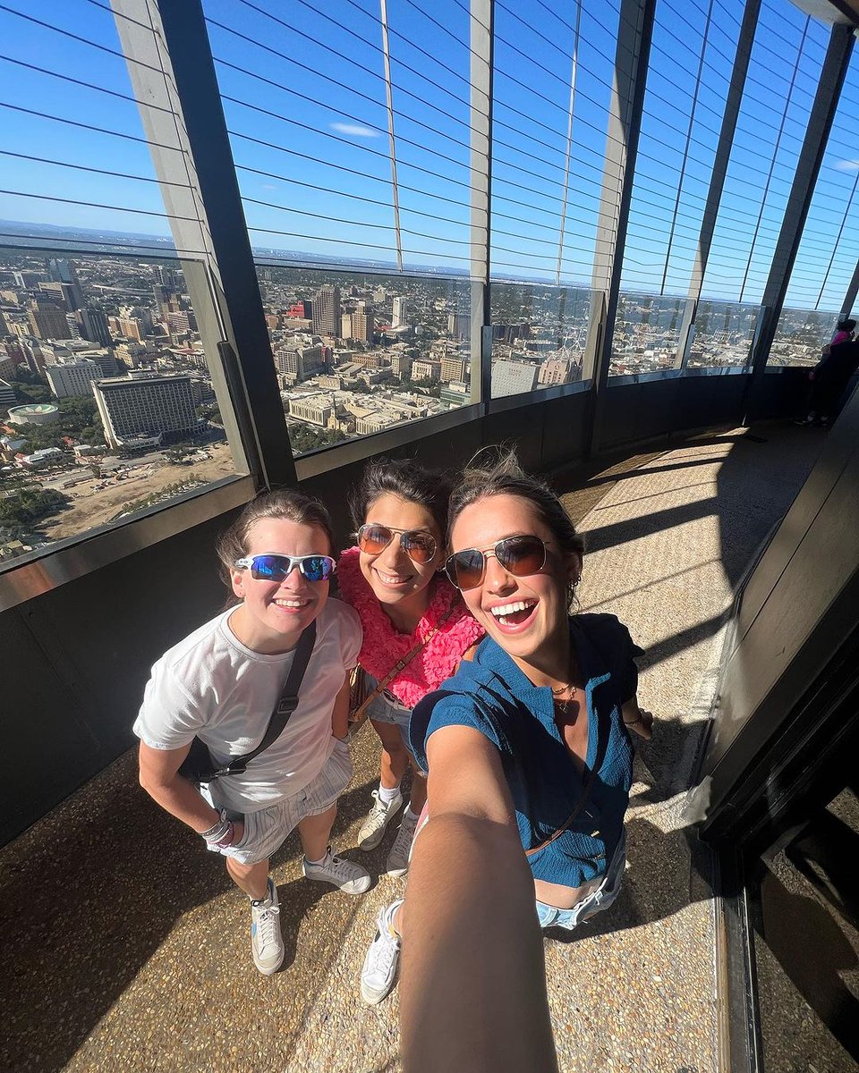Besties that visit the Tower together stay together! ✨🫶

📸 _katelynbaker