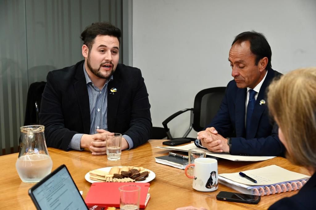 Gob_Santiago's tweet photo. El deporte es alegría y promueve la inclusión. Participamos de la presentación de #Santiago2027 al Comité Evaluador @SpecialOlympics para ser sede de los Juegos Mundiales. Contentos de respaldar esta iniciativa y poder hacer de #Stgo la primera ciudad anfitriona en Latinoamérica. https://t.co/2EZlM5fFNZ