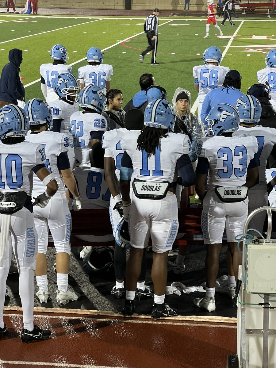 AgapeLawrence's tweet photo. Great team win in round 1 of the playoffs, all glory to God, the true provider of this teams strength. Time to handle business! @EHSMavsFB @crob45 @CoachJG_ 
#ehsmavs https://t.co/9ZRnLyenlE