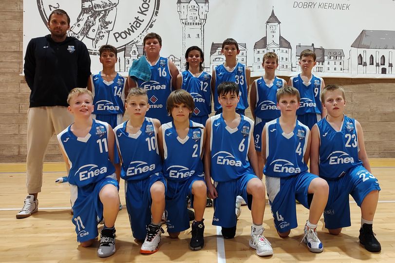 basketpoznan's tweet photo. Kolejny team w pełnej krasie, to ekipa #U13 📷📷📷
#enea #miastoPoznan #artbud #constructaPlus #biofarm
#poznanwspiera #basket #kks #u13 https://t.co/JtO7sS3KmZ