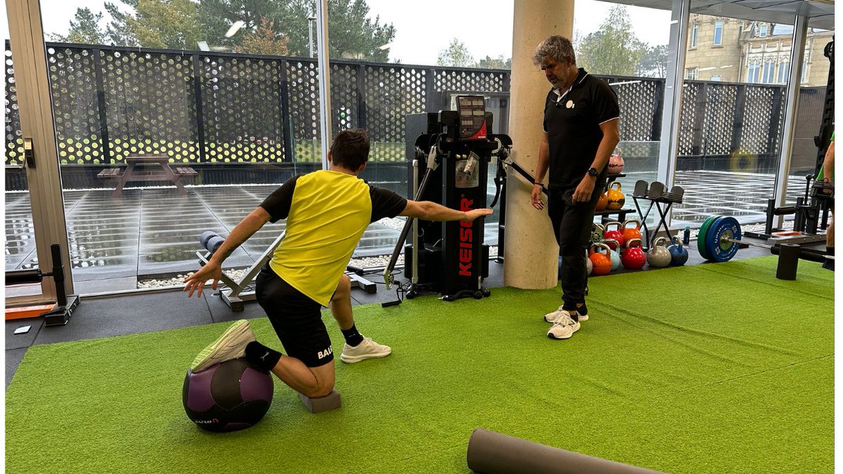 ammma_donostia's tweet photo. Continuamos con en el proceso de #rehabilitación de @21LVA, quién va mejorando día a día 💪
Hoy ha tocado sesión para mejorar la funcionalidad en el plano sagital y frontal https://t.co/SNi5ghrAYn