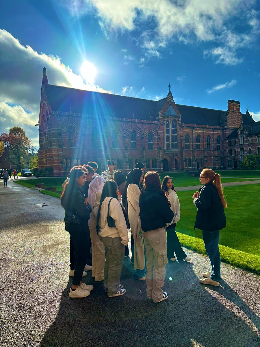 ScienceHolyhead's tweet image. Great visit to Oxford University with our Aspire Y11’s. Students were able to get a taste of university life, debate one another on key social issues and explore the amazing museum. @holyhead_school @HolyheadEvents